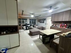 Blk 428A Floral Spring @ Yishun (Yishun), HDB 5 Rooms #558905101